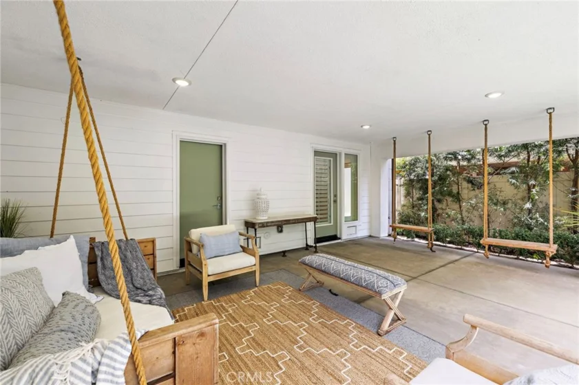 2046 Doheny Way photo 4