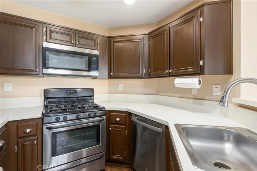 2568 Avenida Del Vista #202 photo 8