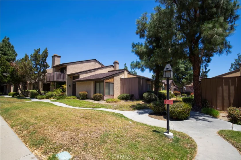 8430 Winnetka Avenue #20 photo 2