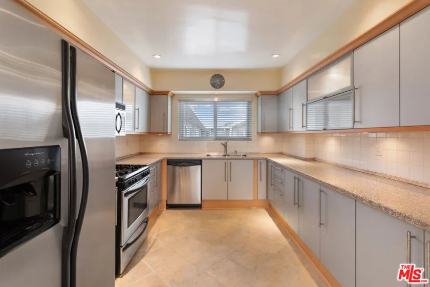 5301 Yarmouth Avenue #12A photo 1