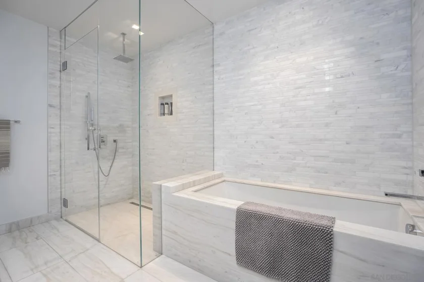 888 W E #2302 photo 10