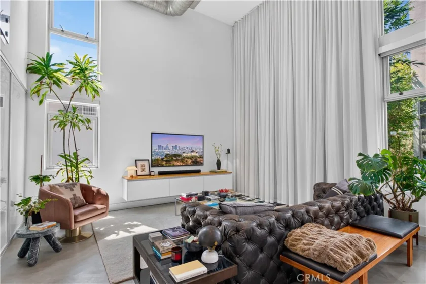 1037 N Laurel Avenue #1 photo 7