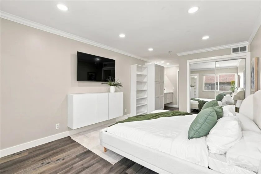 278 N Wilshire #108 photo 14