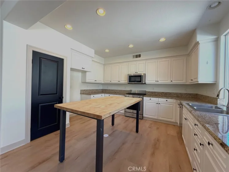 28910 Newport photo 15