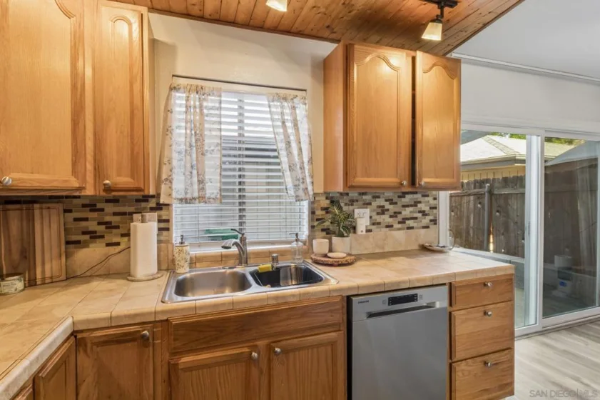 10657 Prince Carlos Lane photo 11