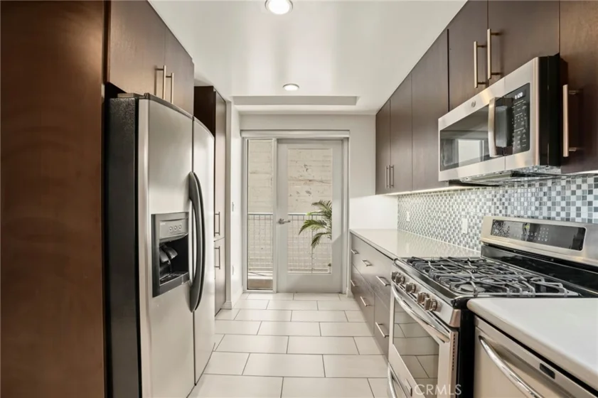 540 S Kenmore Avenue #203 photo 8