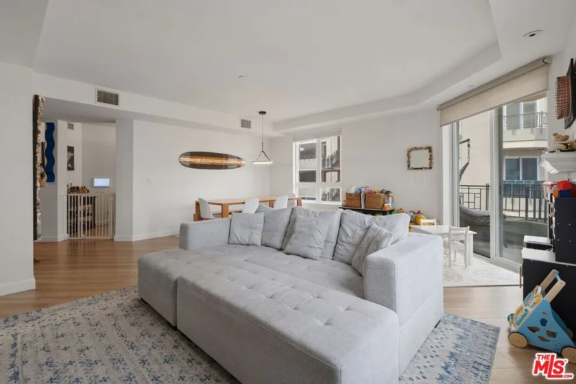 12222 Wilshire Boulevard #501 photo 7