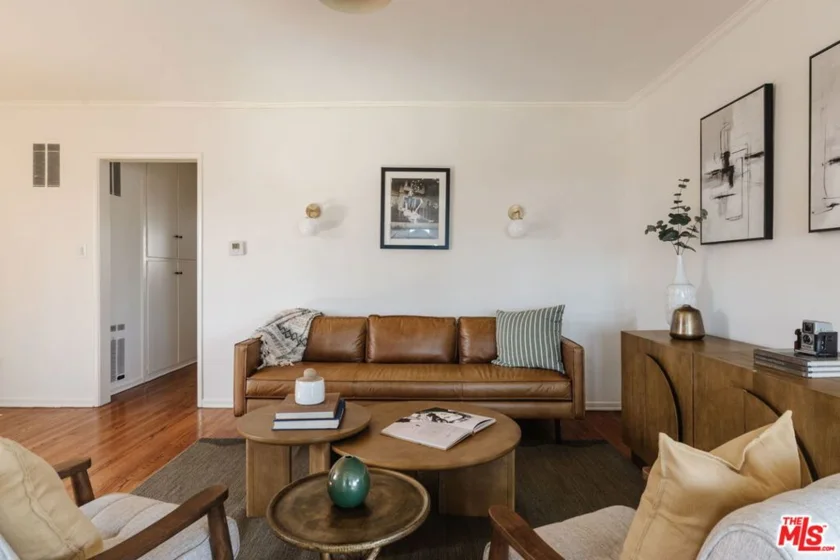 2021 Hillhurst Avenue #8 photo 5