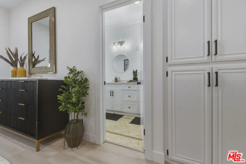 4707 Willis Avenue #206 photo 40