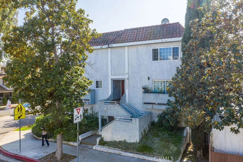 15002 Magnolia Boulevard #7 photo 1