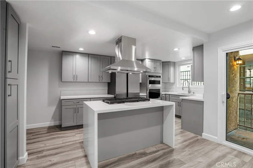 227 E Burbank #C photo 2