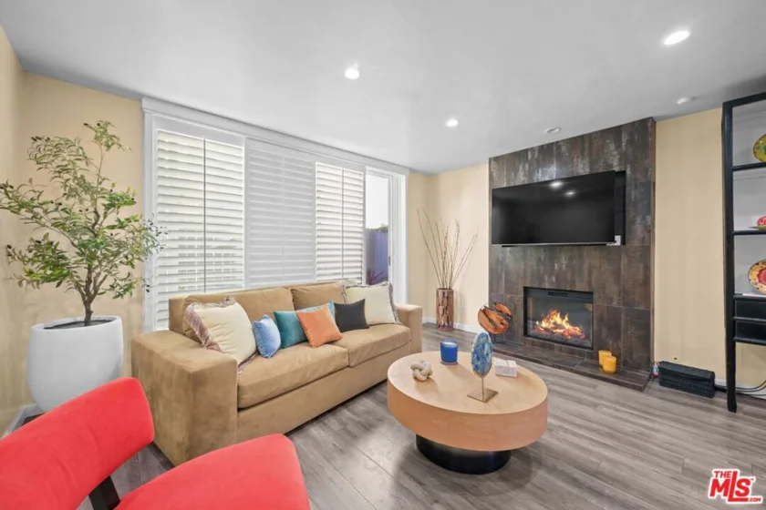 5951 Canterbury Drive #20 photo 3