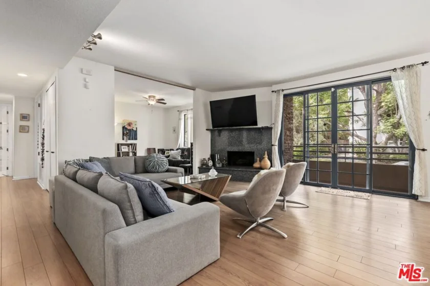 4230 Stansbury Avenue #105 photo 3