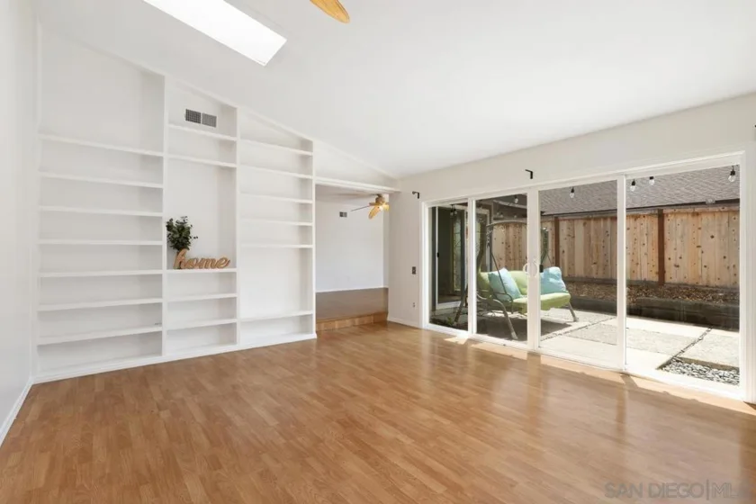 2144 Country Place photo 1