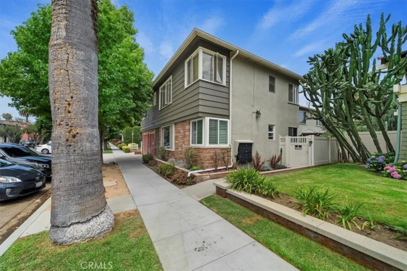 1425 E 1st Street #11 photo 1
