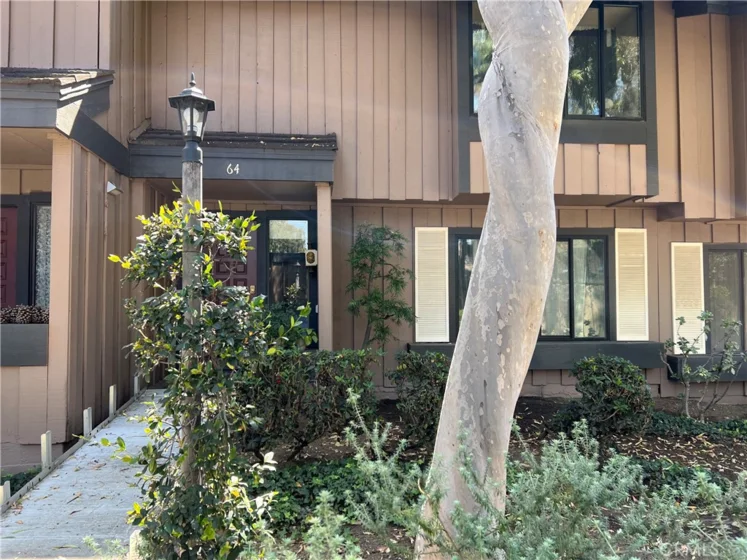 9731 Reseda photo 1