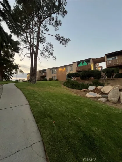 1051 Rock Springs #241 photo 26