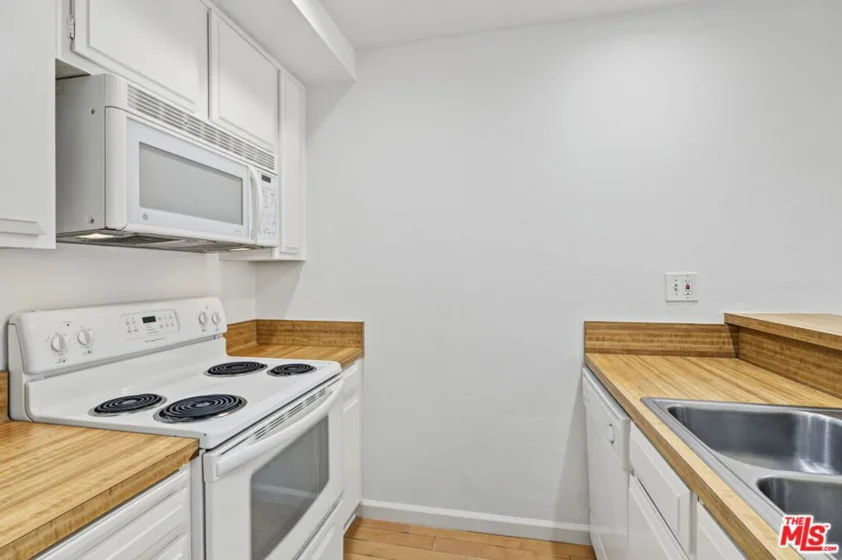 740 N Kings Road #314 photo 9