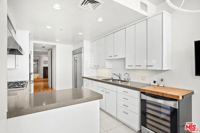 10601 Wilshire Boulevard #702 photo 5