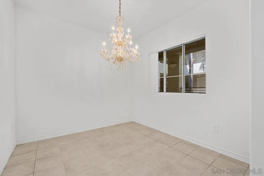 2253 Martin #220 photo 11