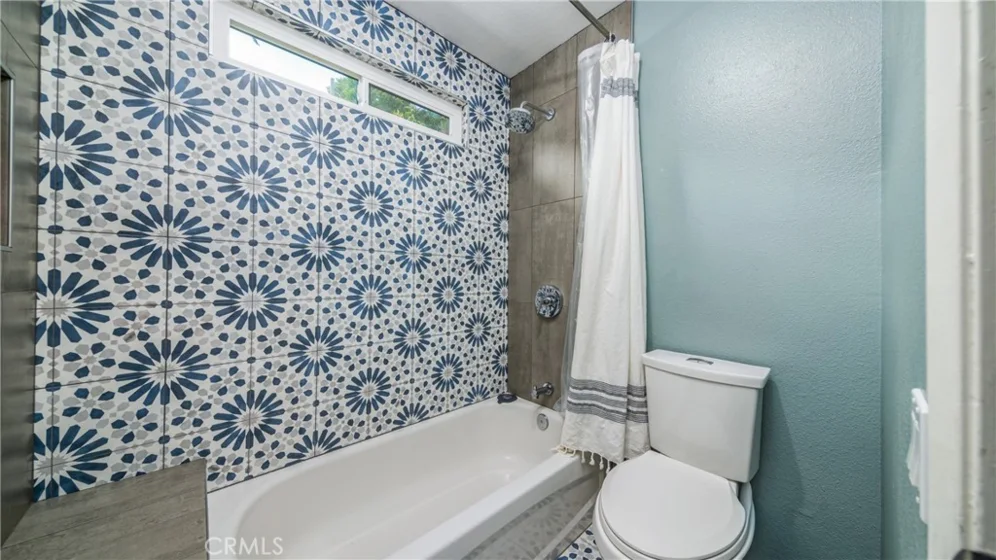 7422 Hazeltine photo 27