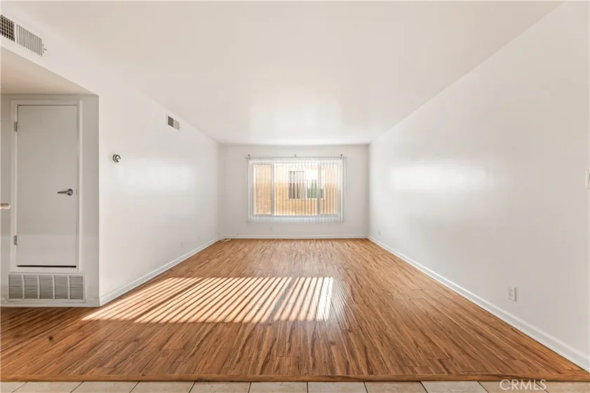 20327 Saticoy Street #102 photo 2