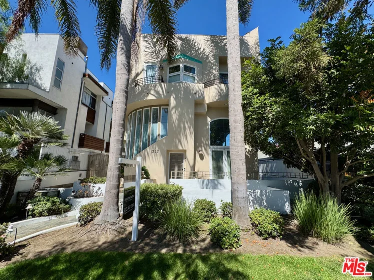 1247 23rd Street #D photo 2