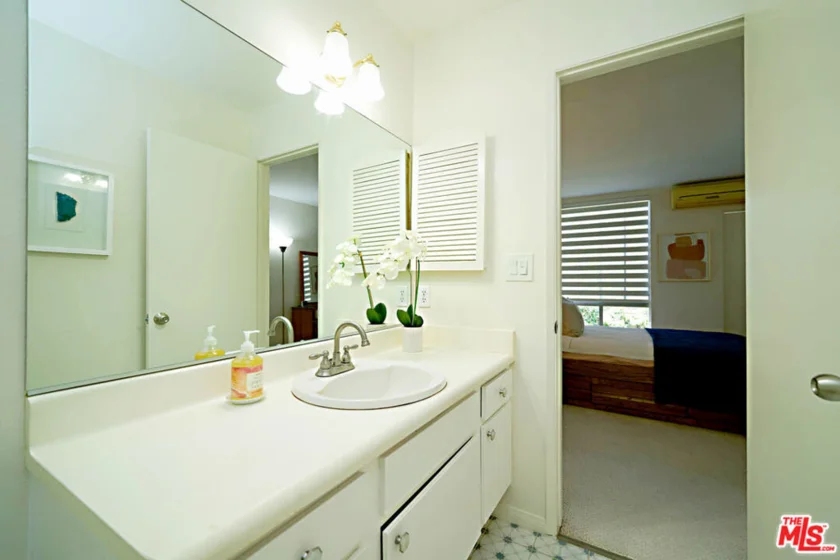 320 S Ardmore Avenue #323 photo 18