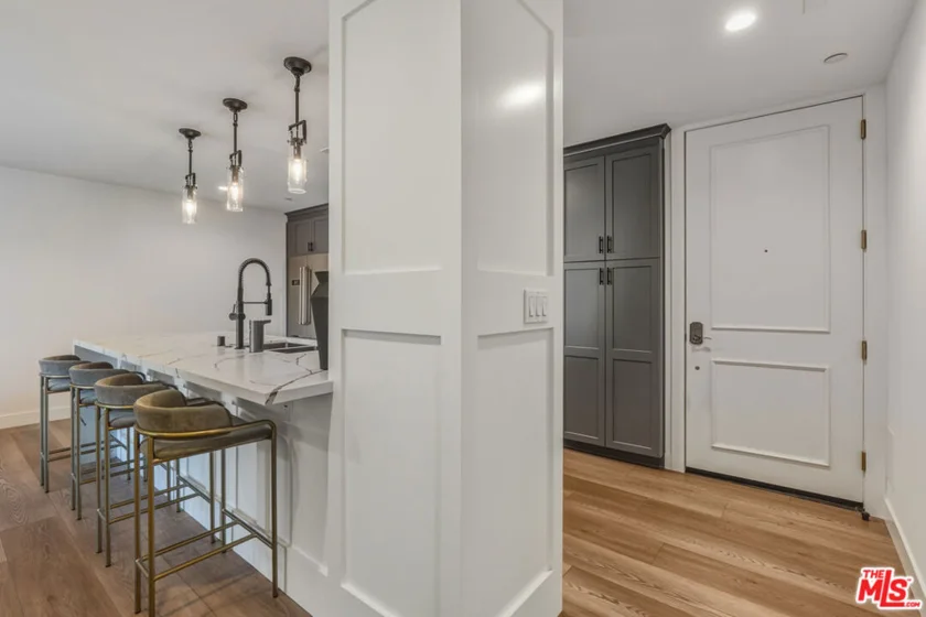 121 S Hope Street #334 photo 5