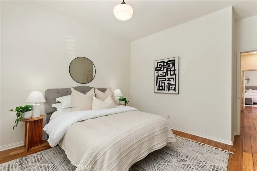 31 Roycroft photo 15
