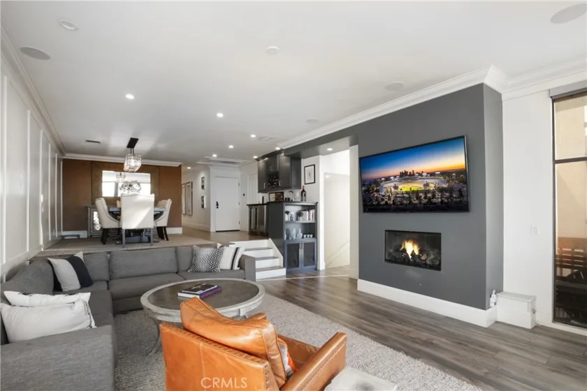 5227 N Marina Pacifica photo 3