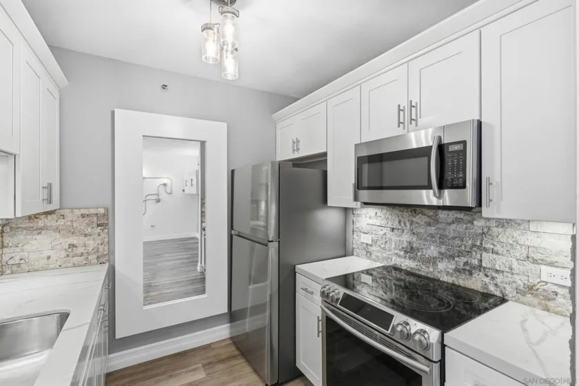425 W Beech Street #336 photo 21
