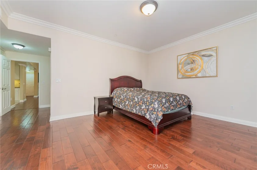 610 S Wilton Place #402 photo 9