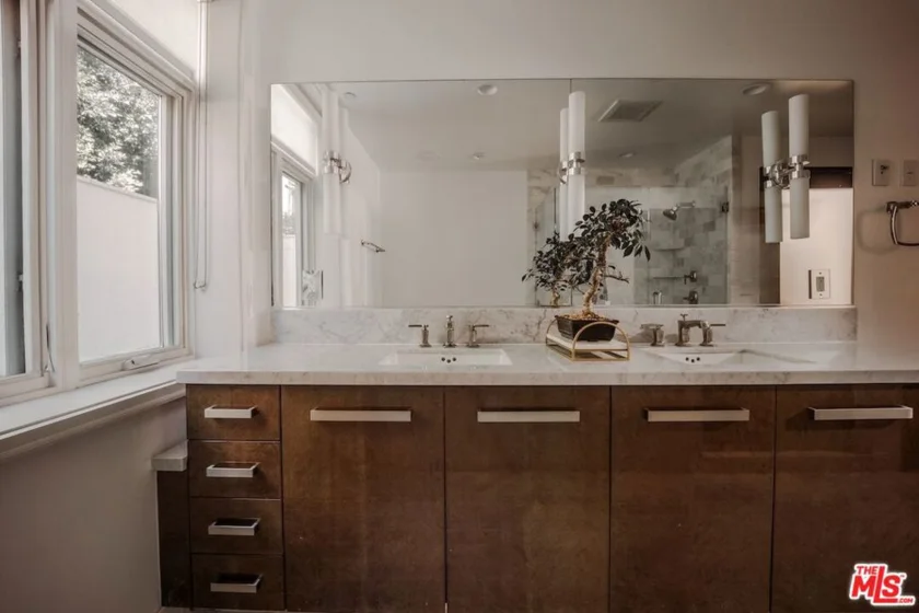 447 N Doheny Drive #104 photo 13