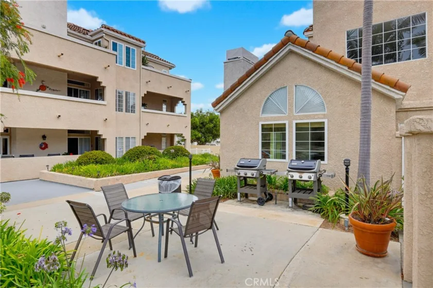 4581 Warner #302 photo 32