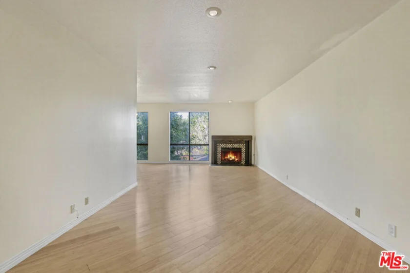 13331 Moorpark Street #233 photo 4
