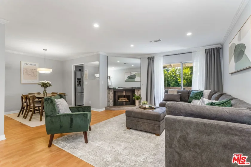 15080 Victory Boulevard #204 photo 1