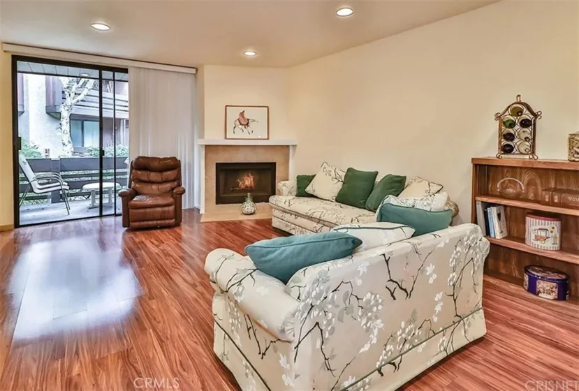 21931 Burbank #23 photo 10