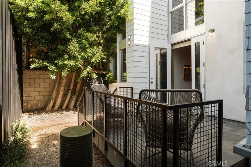 1037 N Laurel Avenue #11B photo 28