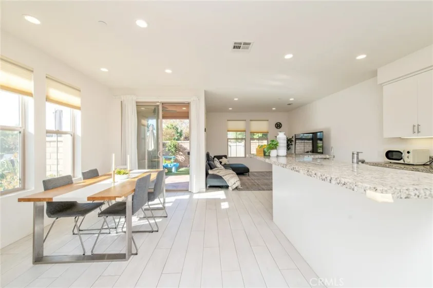 192 Finch photo 24
