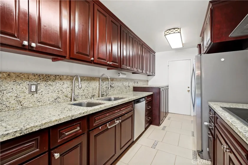 5330 Lindley #209 photo 9