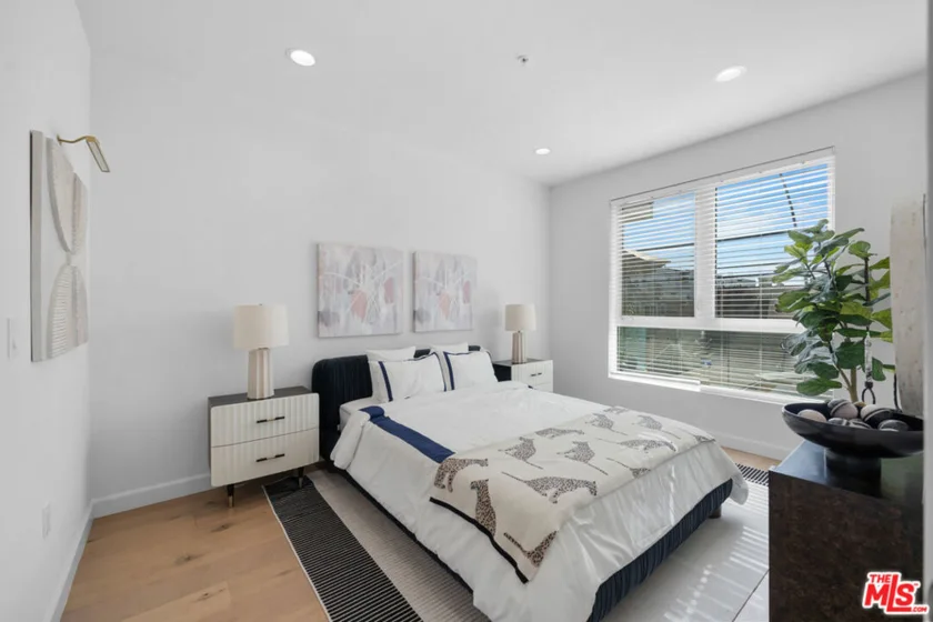 105 S Mariposa Avenue #204 photo 1