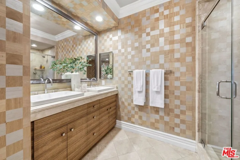 850 N Croft Avenue #202 photo 13