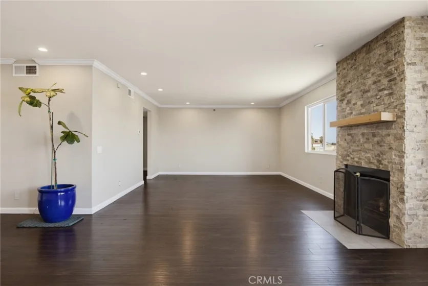 726 Elm Avenue #403 photo 3