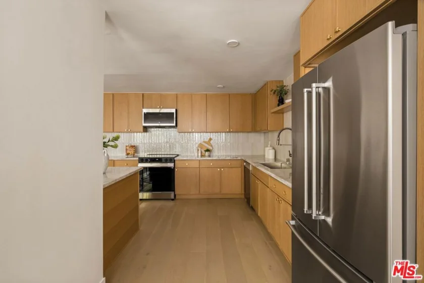 848 N Kings Road #208 photo 8