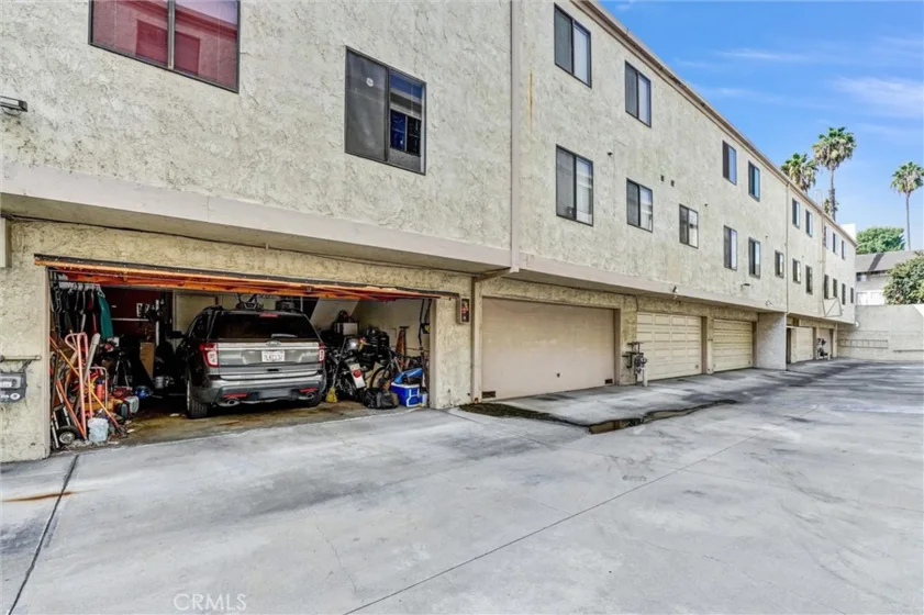 19451 Sherman Way #504 photo 3