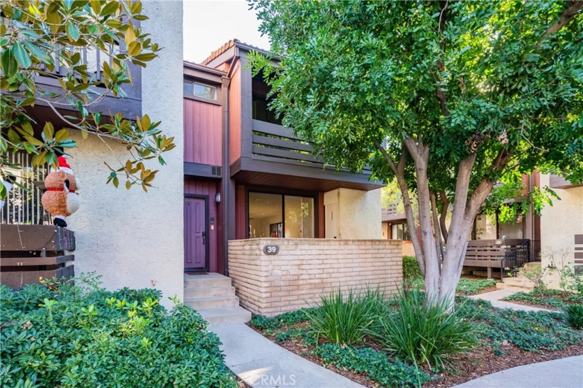 21931 Burbank Boulevard #39 photo 1