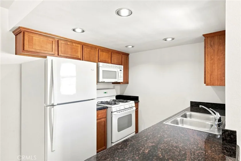 1134 W Blaine #202 photo 7