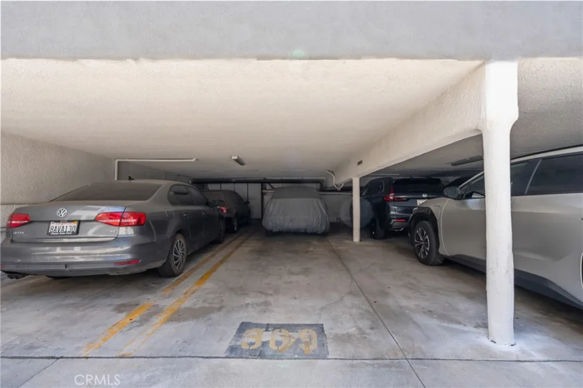 5454 Zelzah Avenue #309 photo 27