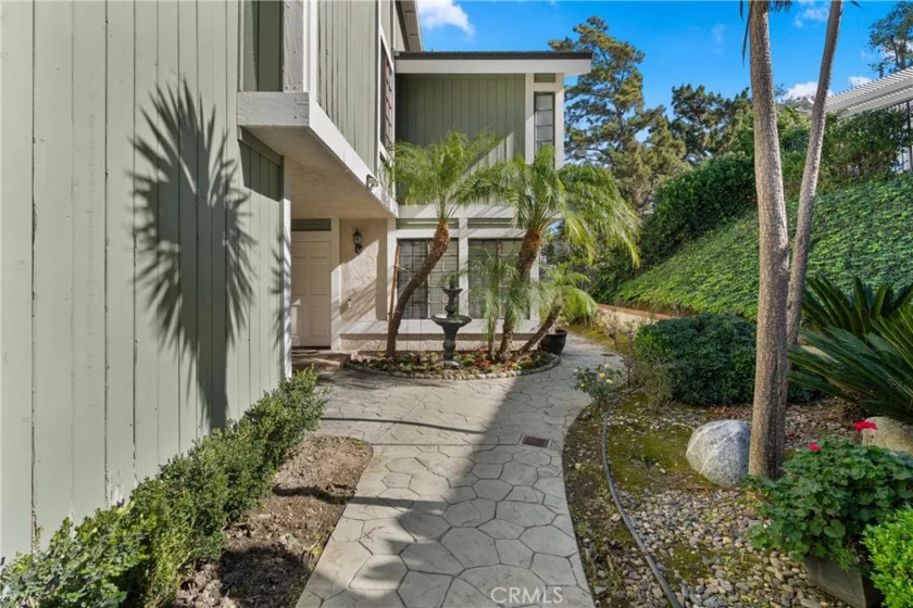 5810 E Mountain Loop photo 2